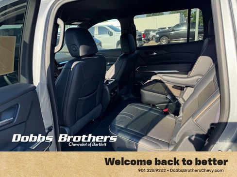 Used 2025 Chevrolet Traverse High Country FWD image 16