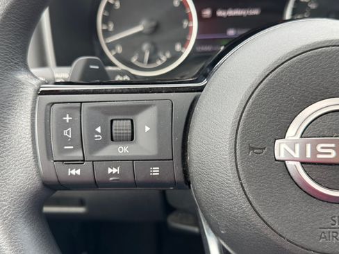 Used 2023 Nissan Rogue SV FWD image 22