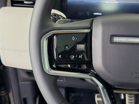 Certified 2025 Land Rover Discovery Sport Dynamic SE AWD/4WD image 12