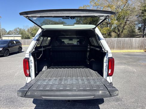 Used 2023 GMC Sierra 1500 SLT w/ X31 Off-Road Package AWD/4WD image 28