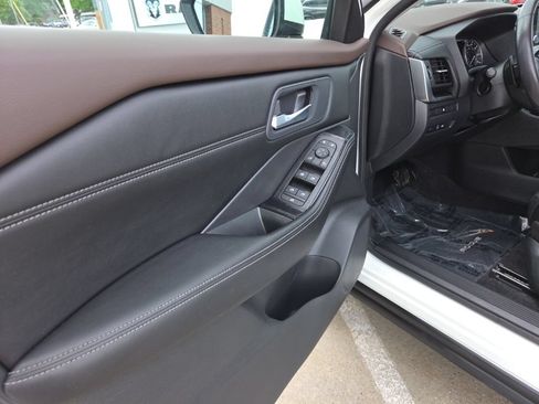 Used 2023 Nissan Rogue SV w/ SV Premium B Package AWD/4WD image 14