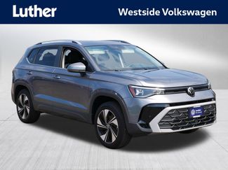 Certified 2025 Volkswagen Taos SE w/ Panoramic Sunroof Package AWD/4WD video 1
