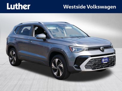 Certified 2025 Volkswagen Taos SE w/ Panoramic Sunroof Package