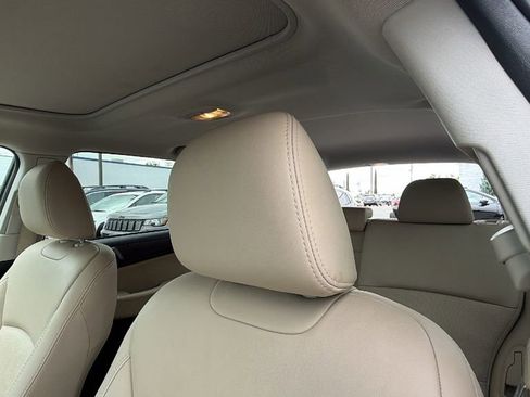 Used 2018 Subaru Outback 2.5i Limited AWD/4WD image 23