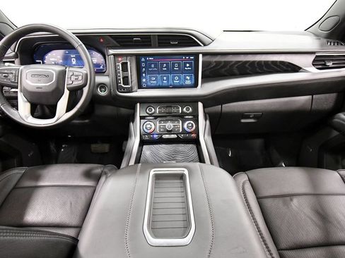 Used 2023 GMC Yukon XL Denali AWD/4WD image 3