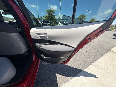 Used 2021 Toyota Corolla LE w/ LE Convenience Package FWD image 18