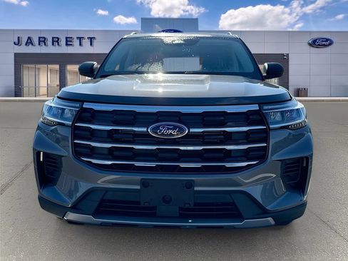 New 2026 Ford Explorer Active RWD image 2