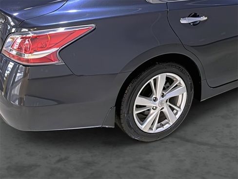 Used 2015 Nissan Altima 2.5 SV w/ Convenience Package image 12