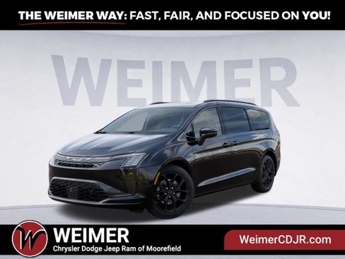 New 2027 Chrysler Pacifica Limited w/ Trailer Tow Group AWD/4WD image 1