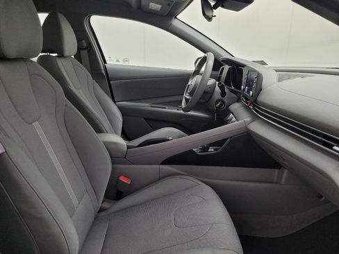 Used 2021 Hyundai Elantra SE FWD image 21