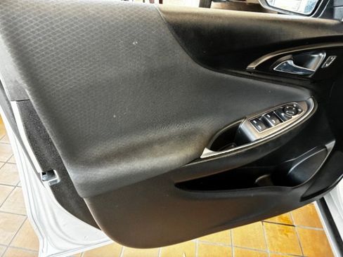 Used 2021 Chevrolet Malibu LT image 10