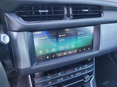 Used 2019 Jaguar XF Prestige image 13