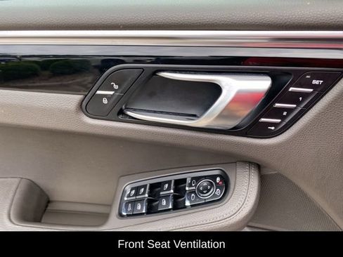 Used 2018 Porsche Macan AWD/4WD image 17