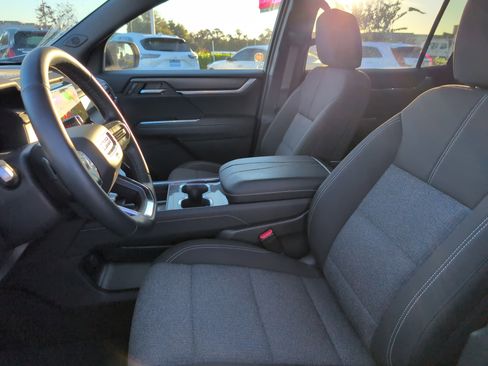 Used 2025 GMC Acadia Elevation image 9