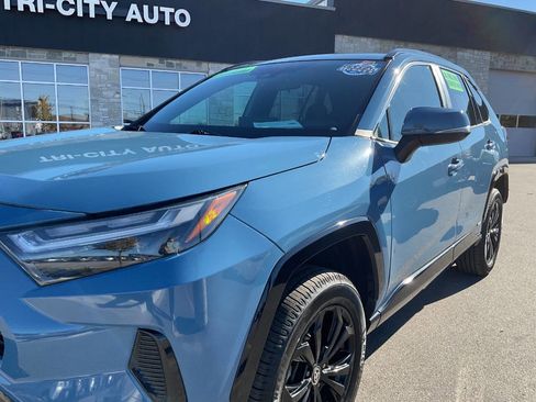 Used 2022 Toyota RAV4 SE w/ Convenience Package image 2