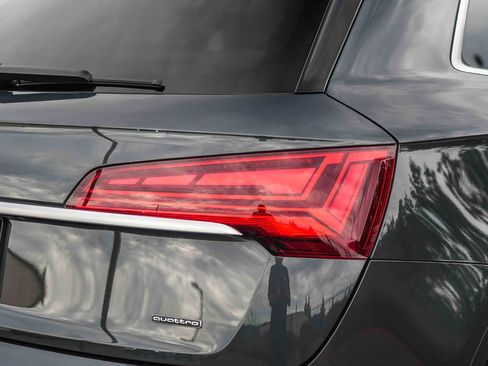 Used 2021 Audi Q5 2.0T Premium w/ Convenience Package AWD/4WD image 11