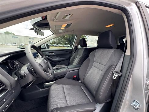 Certified 2025 Nissan Rogue SV FWD image 15