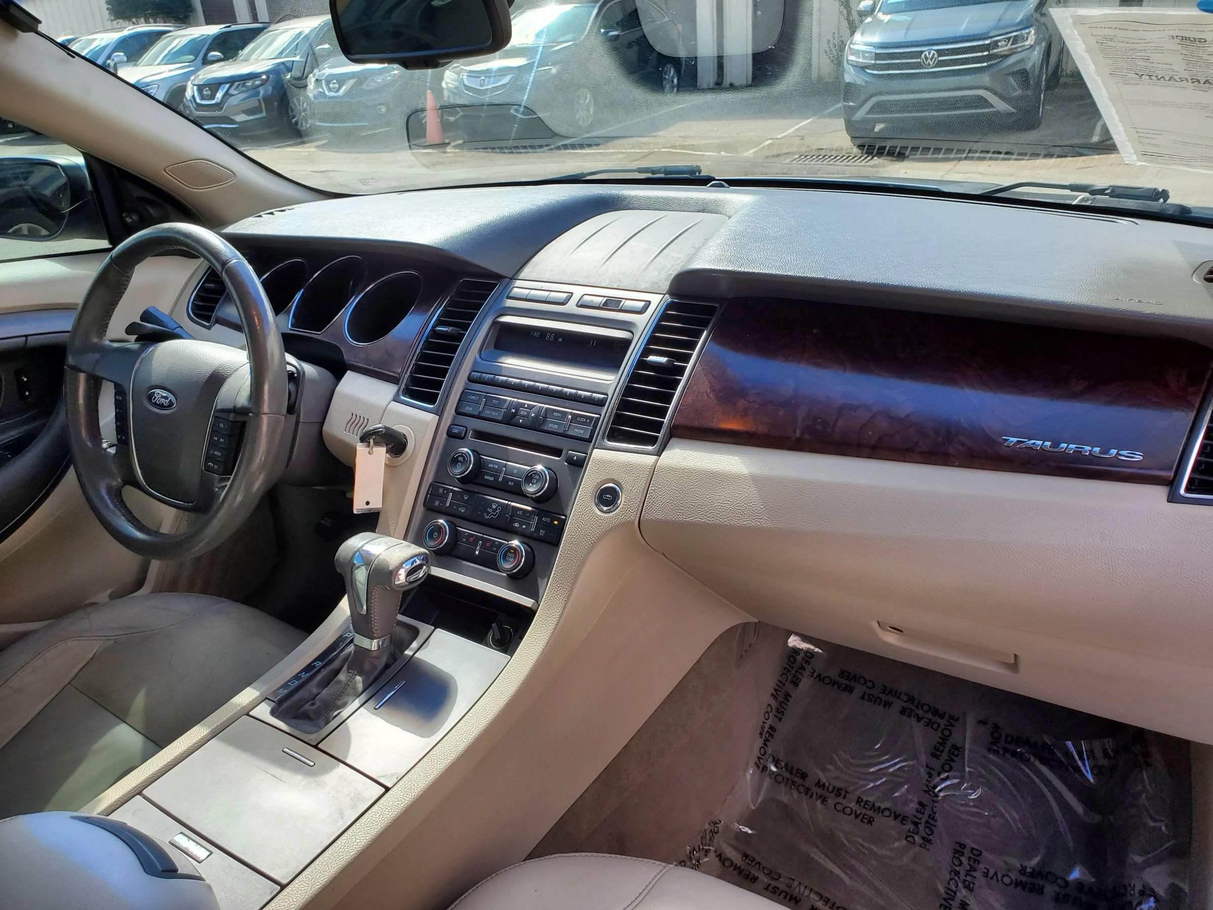 Used 2010 Ford Taurus SEL FWD image 22