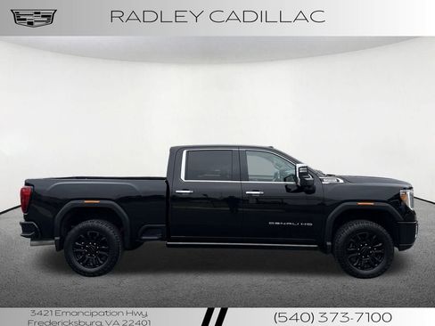 Used 2022 GMC Sierra 3500 Denali w/ Denali Black Diamond Edition image 8