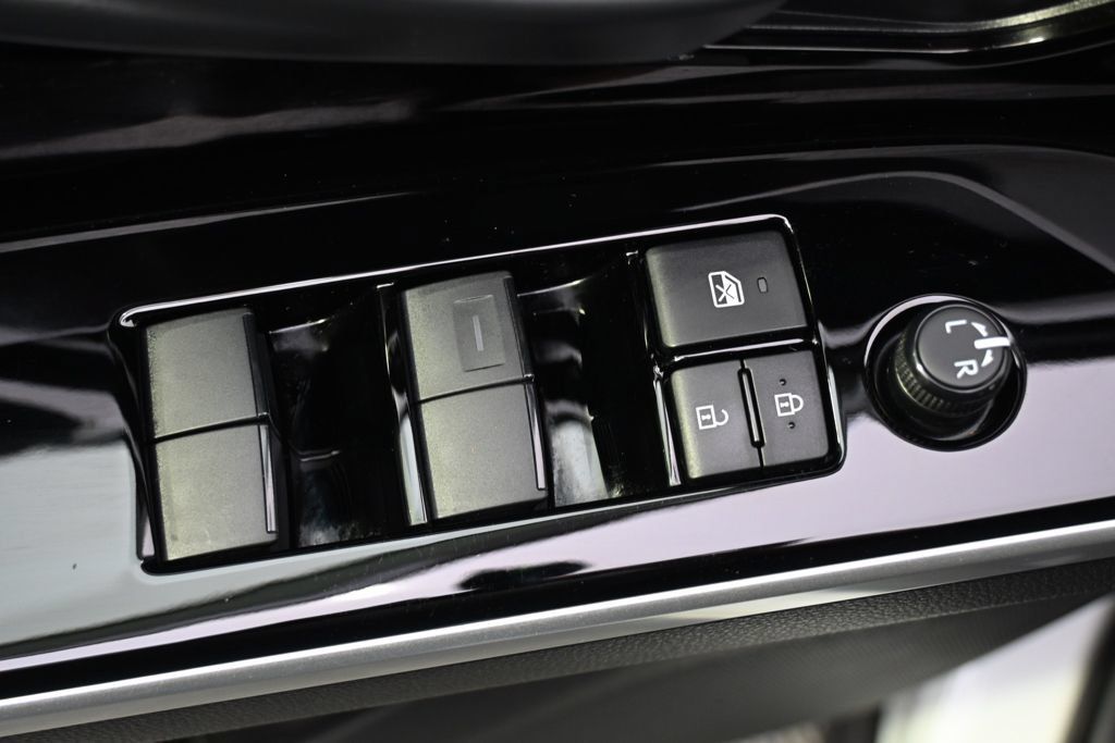 Used 2023 Subaru Solterra AWD image 23