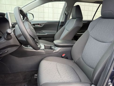 Used 2025 Toyota RAV4 XLE image 27