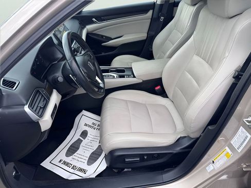Used 2018 Honda Accord Touring image 15
