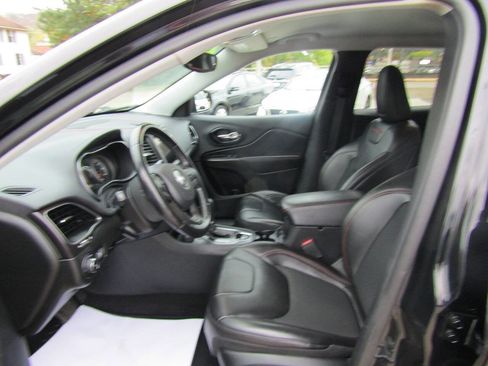 Used 2021 Jeep Cherokee Trailhawk w/ Trailer Tow Group image 13