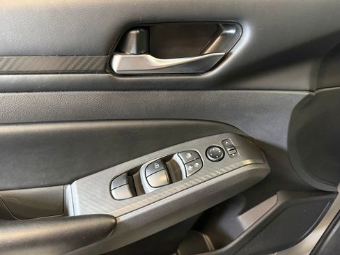 Used 2022 Nissan Altima 2.5 S FWD image 18