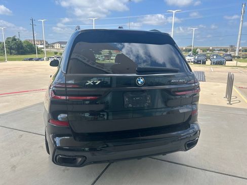 Used 2024 BMW X7 xDrive40i w/ M Sport Package AWD/4WD image 9