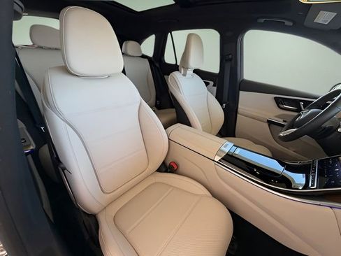 Used 2025 Mercedes-Benz GLC 350e 4MATIC image 39