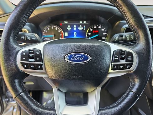 Used 2022 Ford Explorer XLT w/ Equipment Group 202A AWD/4WD image 12
