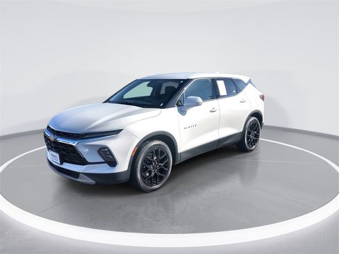 Used 2023 Chevrolet Blazer LT image 4