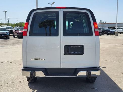 Used 2018 Chevrolet Express 2500 w/ Driver Convenience Package image 16