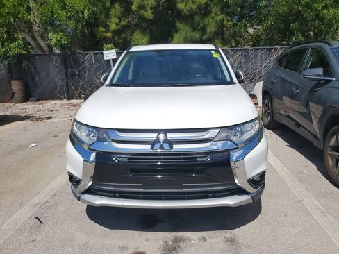 Used 2016 Mitsubishi Outlander SEL FWD image 2