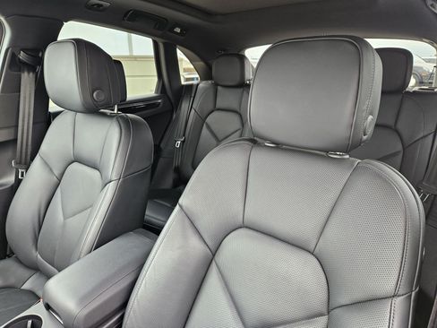 Certified 2026 Porsche Macan AWD/4WD image 6
