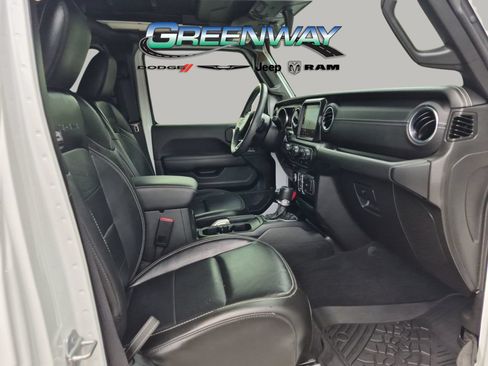 Used 2022 Jeep Wrangler Unlimited Sahara AWD/4WD image 7