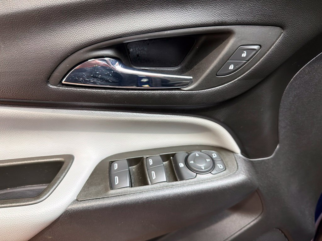 Used 2023 Chevrolet Equinox LS w/ LS Convenience Package FWD image 26