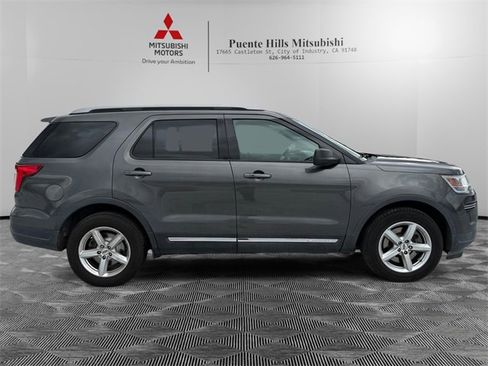 Used 2019 Ford Explorer XLT image 4