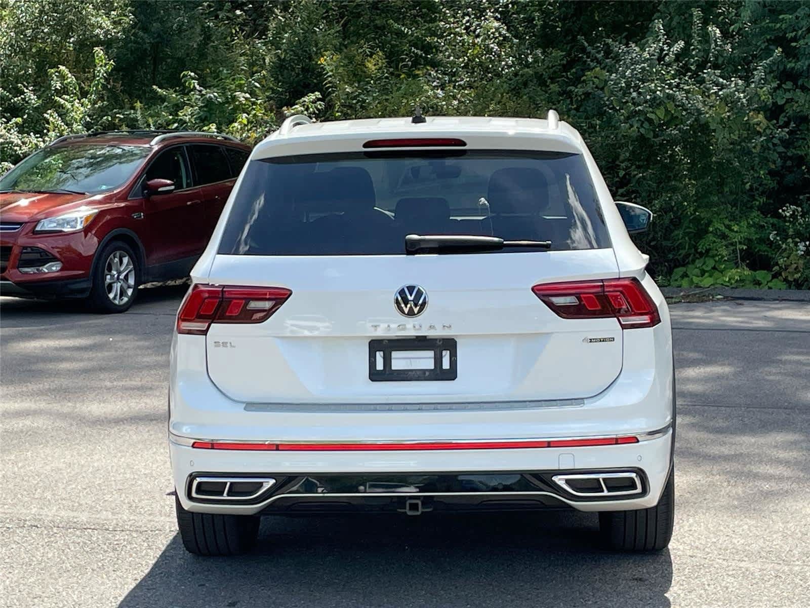 Used 2022 Volkswagen Tiguan SEL R-Line AWD/4WD image 4