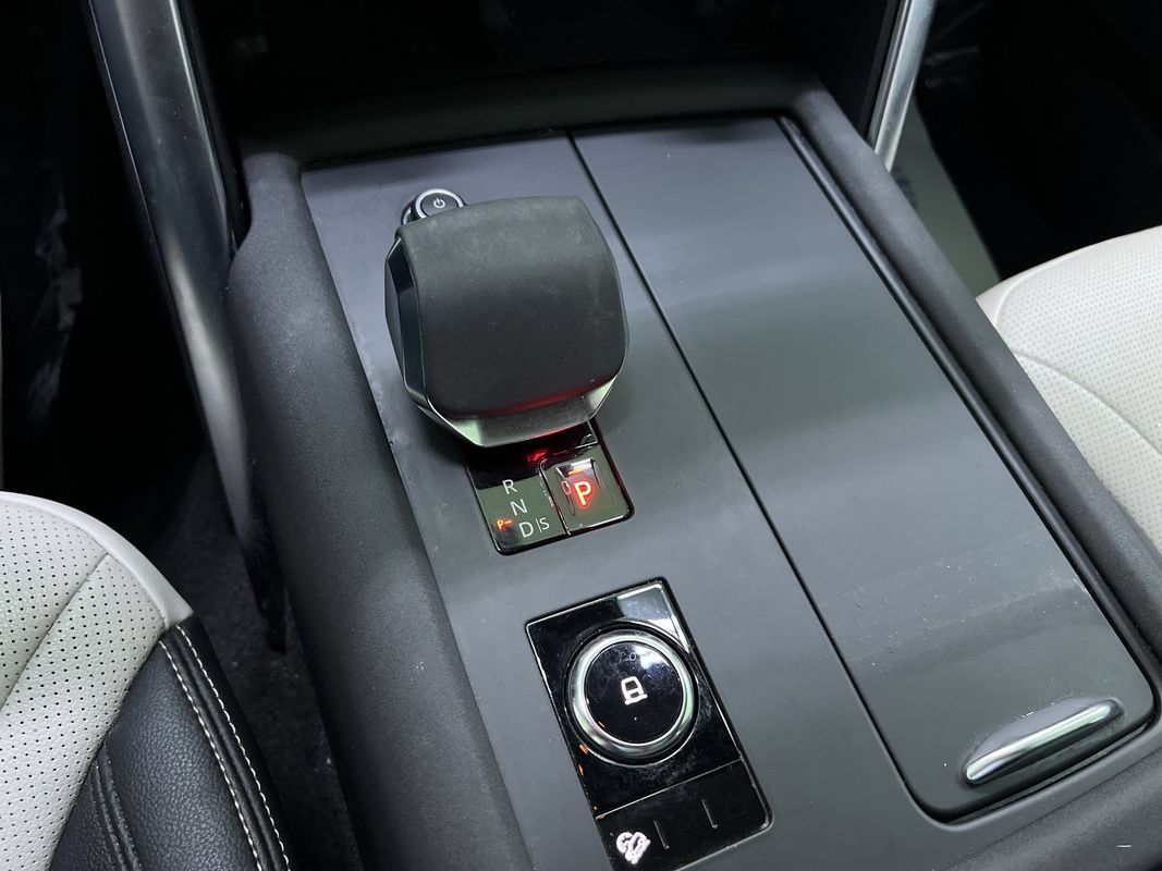 Used 2023 Land Rover Discovery S R-Dynamic AWD/4WD image 24