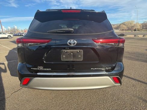 Used 2020 Toyota Highlander Platinum image 3