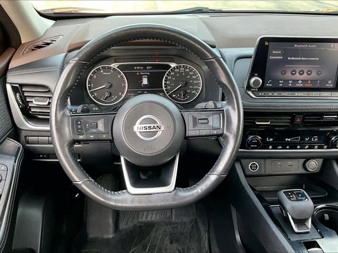 Used 2021 Nissan Rogue SV image 6