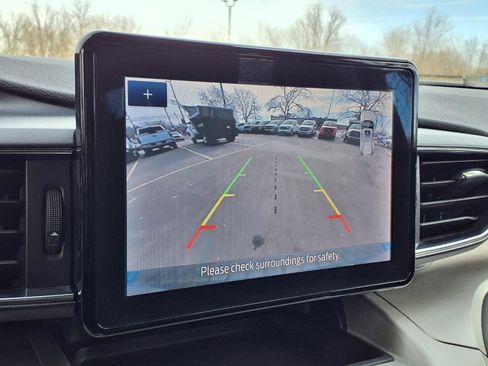 Used 2021 Ford Explorer XLT w/ Equipment Group 202A image 10