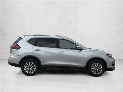 Used 2018 Nissan Rogue SV FWD image 4