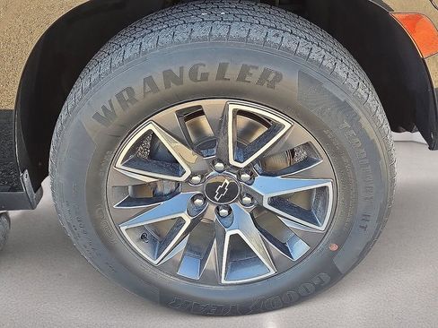 Used 2021 Chevrolet Tahoe Z71 AWD/4WD image 11
