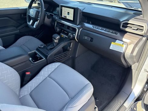 Certified 2025 Toyota Tacoma SR5 AWD/4WD image 11