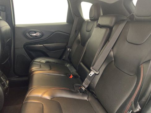 Used 2020 Jeep Cherokee Trailhawk w/ Cold Weather Group AWD/4WD image 18