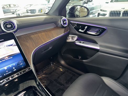 Used 2025 Mercedes-Benz GLC 300 image 31