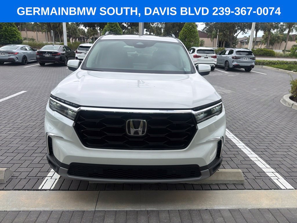 Used 2025 Honda Pilot Touring image 4