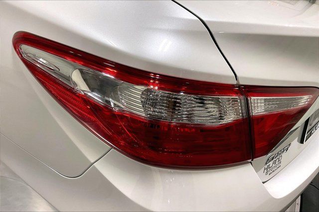 Used 2017 Toyota Camry XLE w/ Moonroof Package FWD image 29